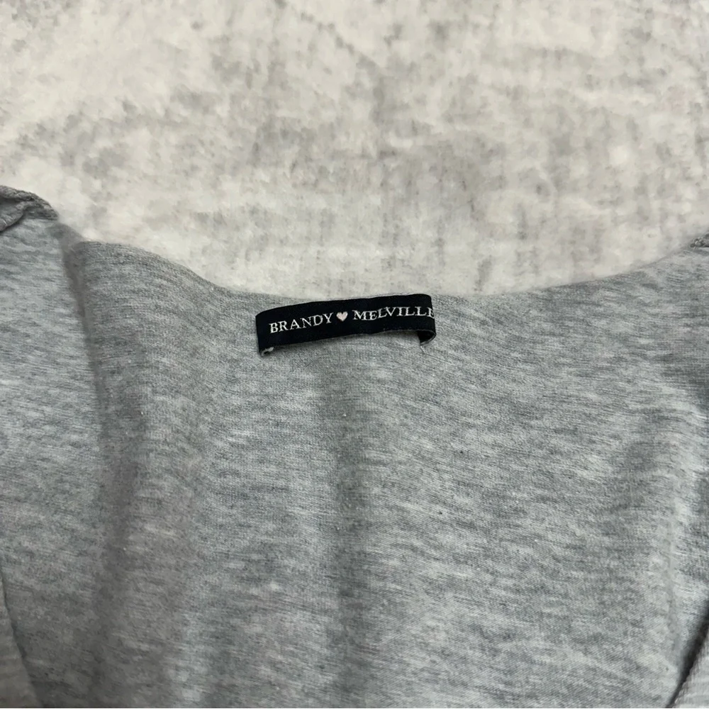 Brandy Melville Gina Long Sleeve - Picture 3 of 3